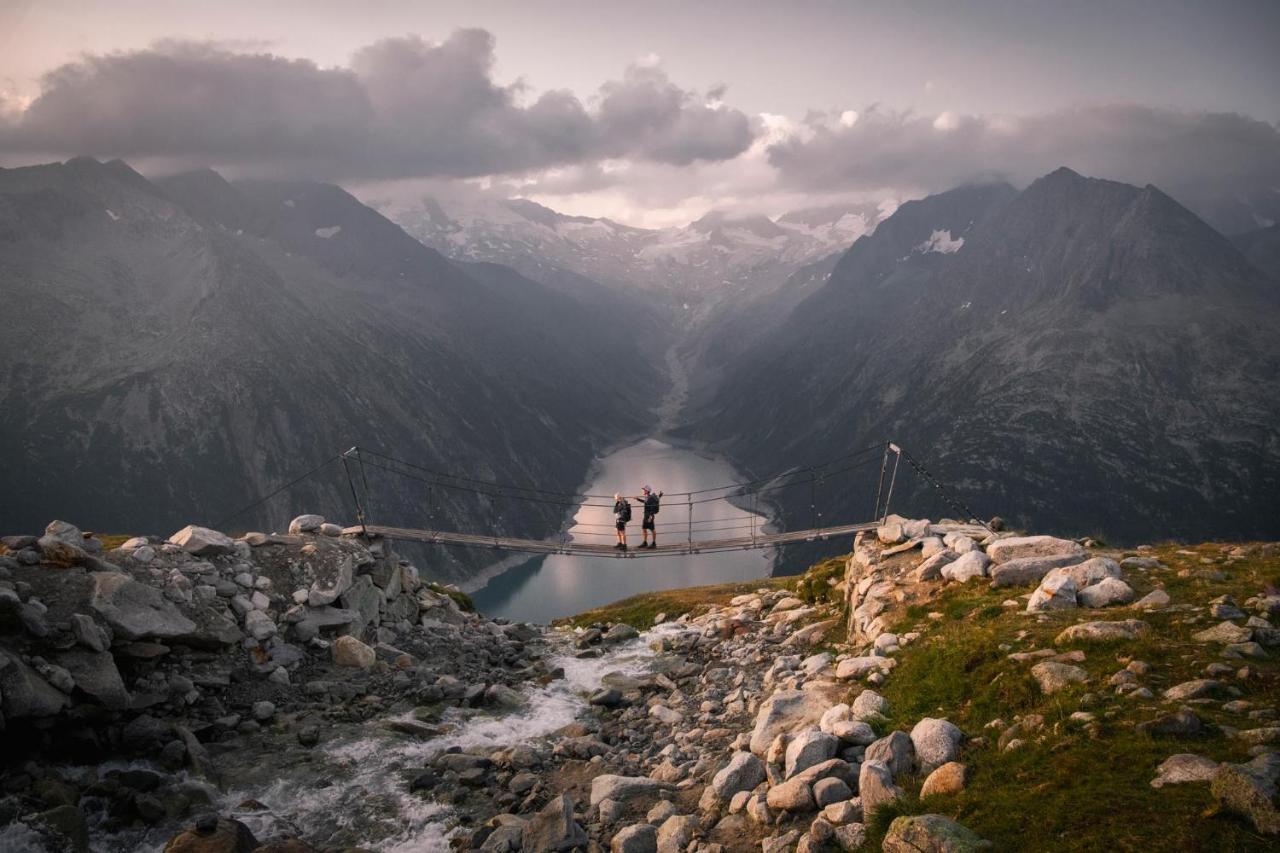 Apart Central - Premium Mountain&Garden Mayrhofen Buitenkant foto