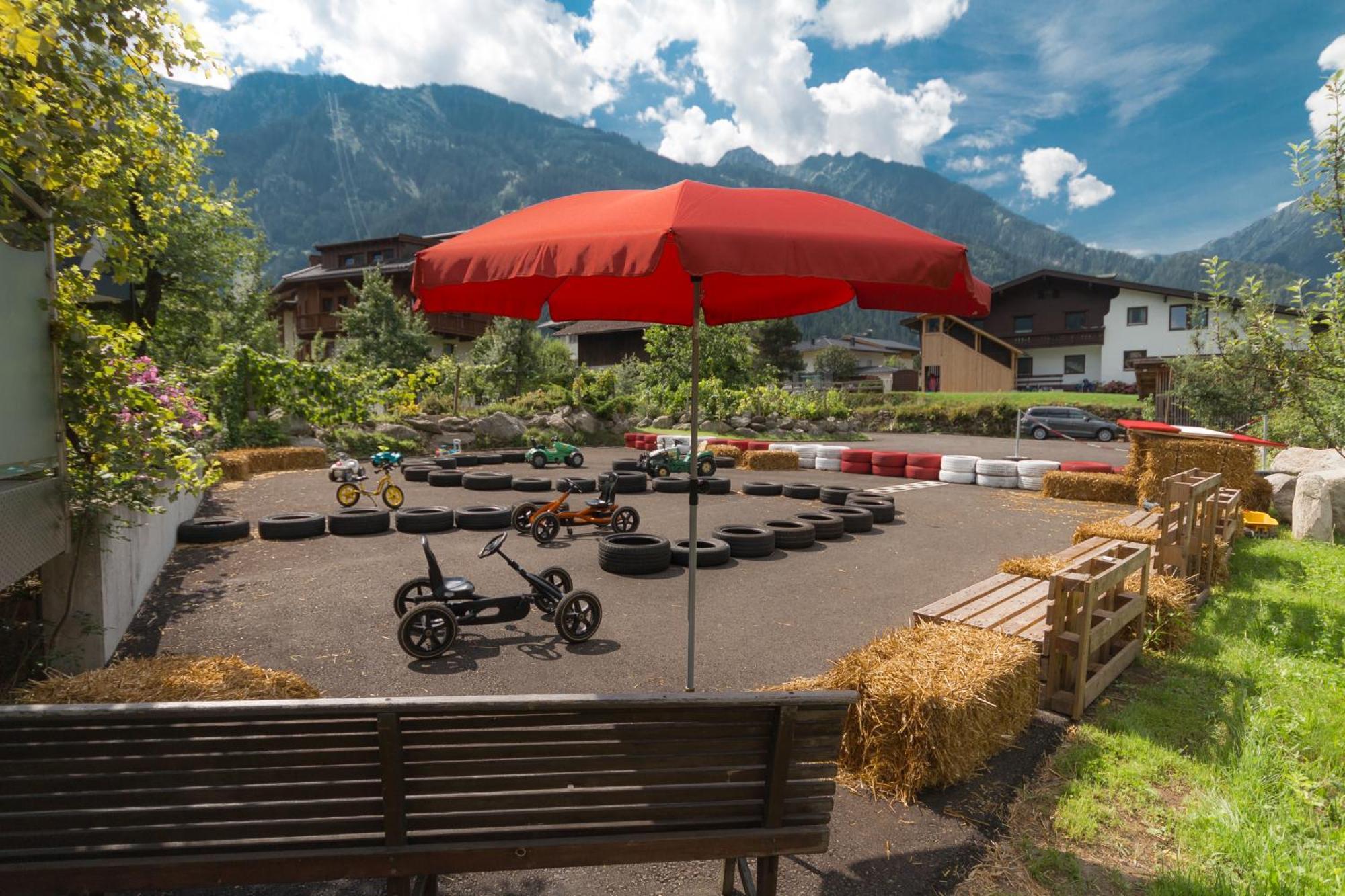 Apart Central - Premium Mountain&Garden Mayrhofen Buitenkant foto