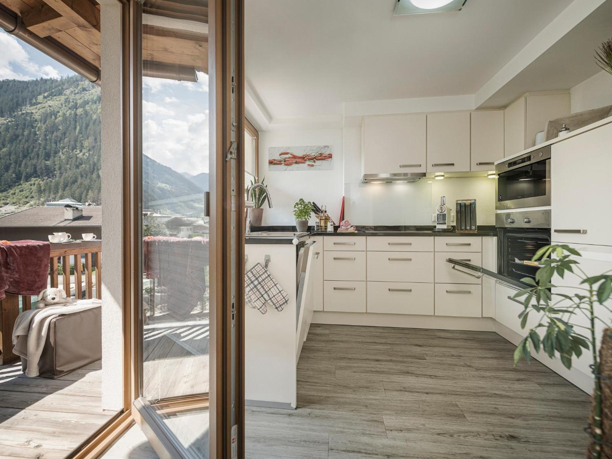 Apart Central - Premium Mountain&Garden Mayrhofen Buitenkant foto