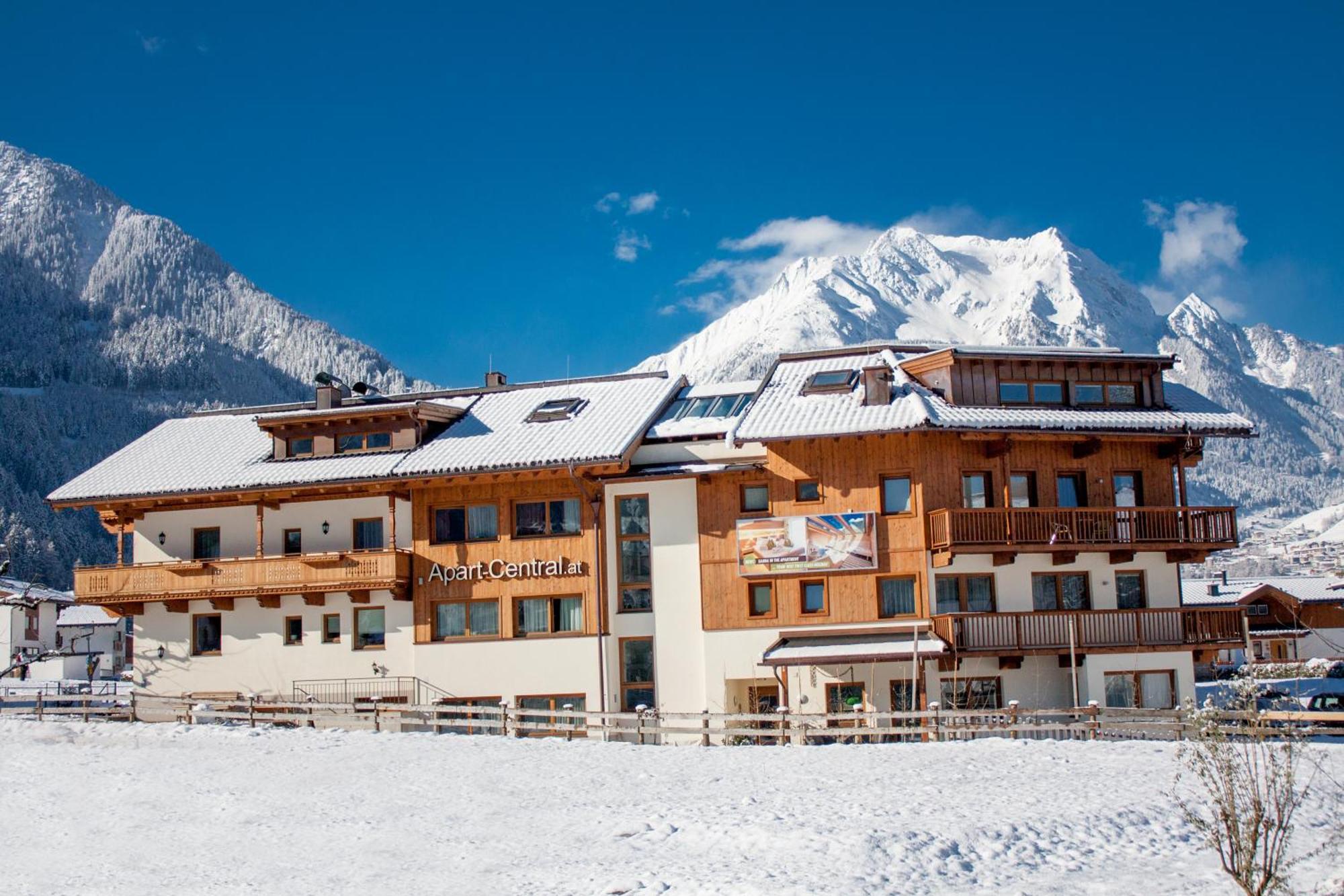 Apart Central - Premium Mountain&Garden Mayrhofen Buitenkant foto