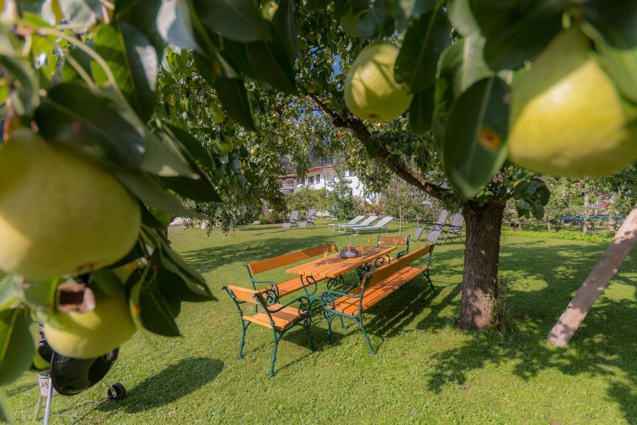 Apart Central - Premium Mountain&Garden Mayrhofen Buitenkant foto